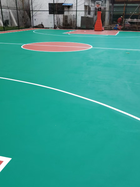 弥渡 球场长期使用易出现地面开裂