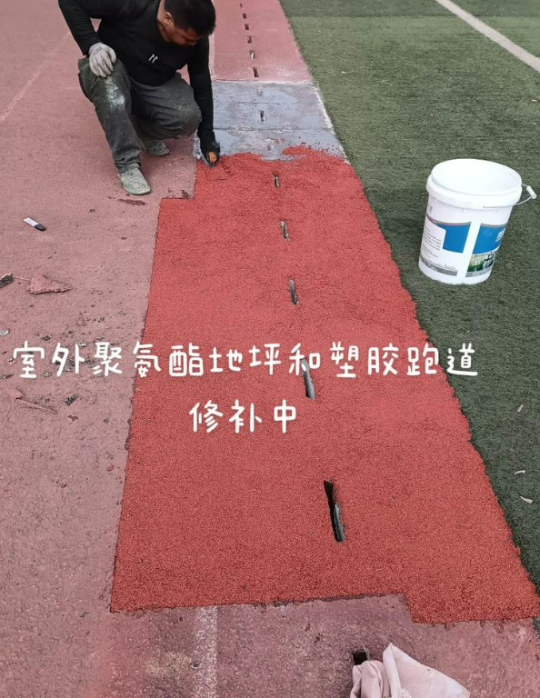 弥渡球场地面翻新维修，核心是先诊断破损